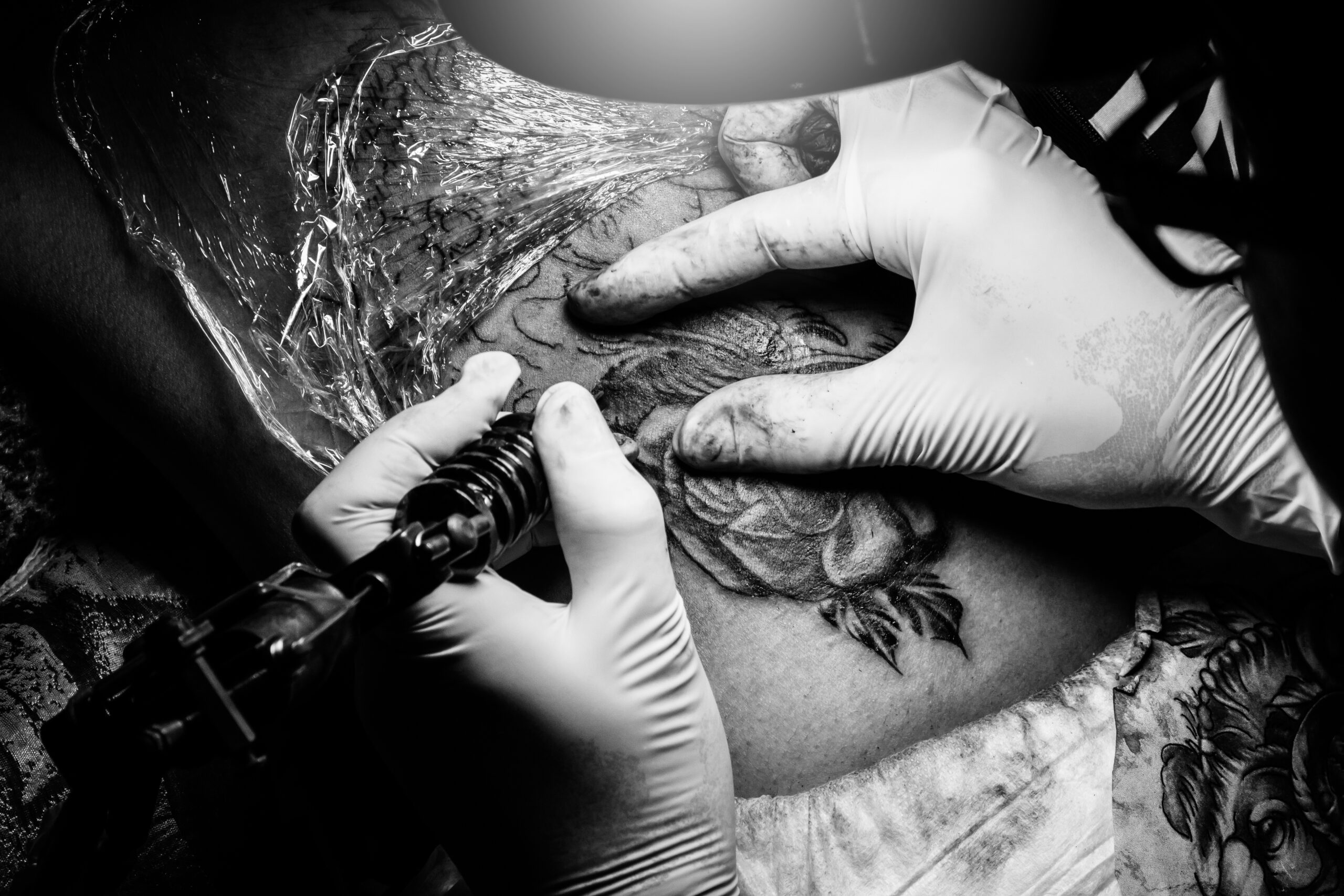 Tattooer,Showing,Process,Of,Making,A,Tattoo.,Tattoo,Design,In